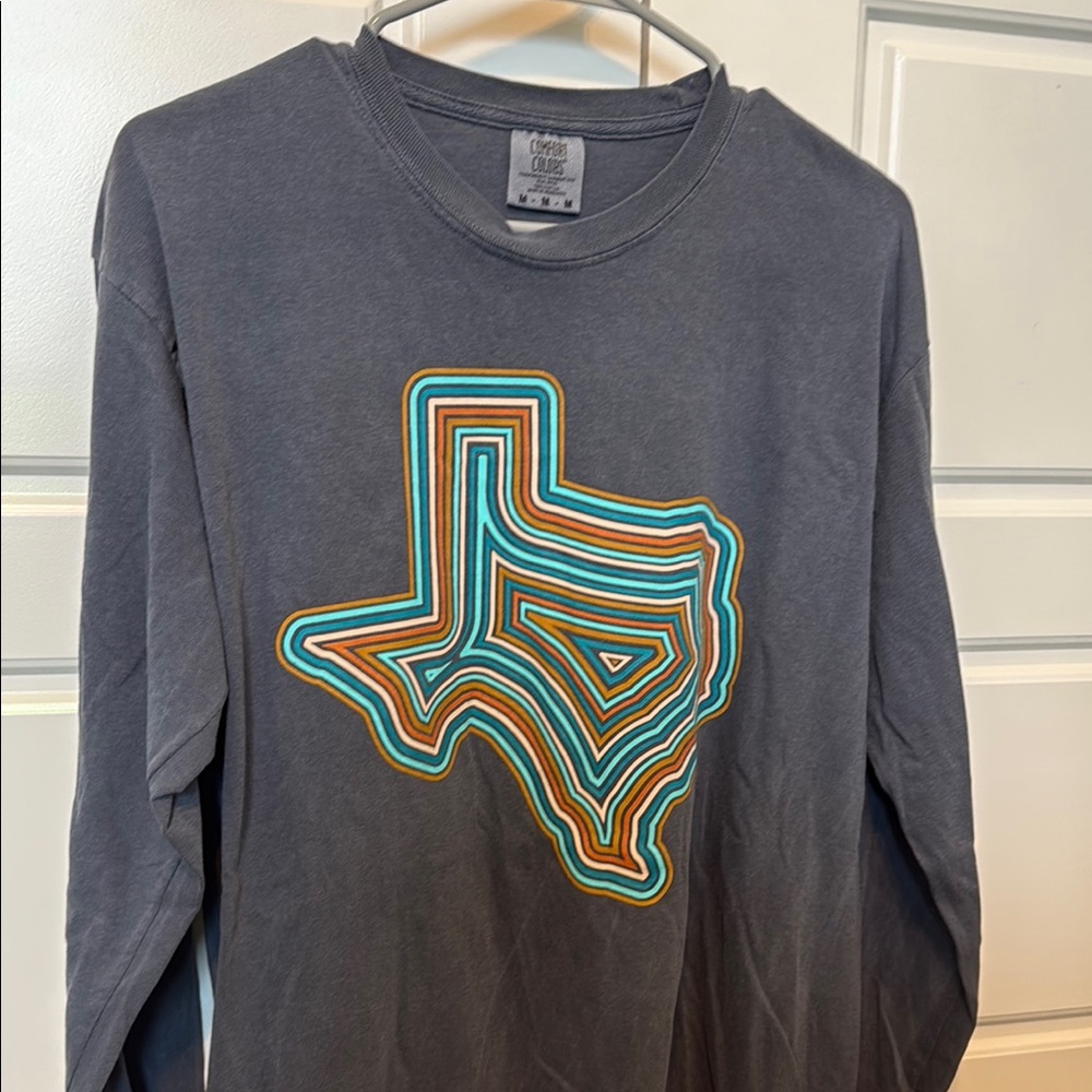 Gray Long Sleeve Shirt with Texas Graphic